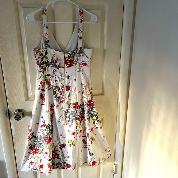 Tahari Arthur S Levine Dresses Color Ivory/Rio White Floral Julie Dress Side 4. - Picture 4 of 16